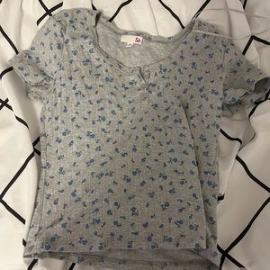 Cute spring Tee never worn